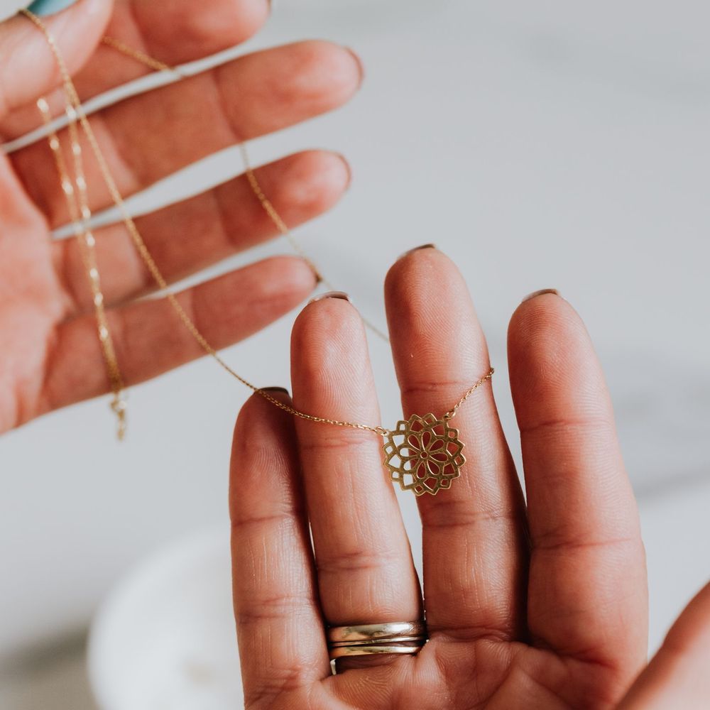 Dainty Medallion Layering Necklace Set — image 6
